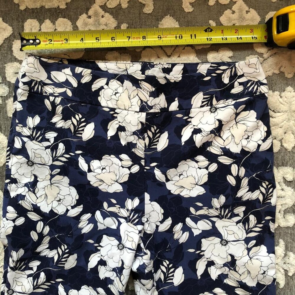 Chicos So Slimming, Dark Blue, floral print, cropped ankle, capris, Sz Chico’s 1 - Picture 6 of 8
